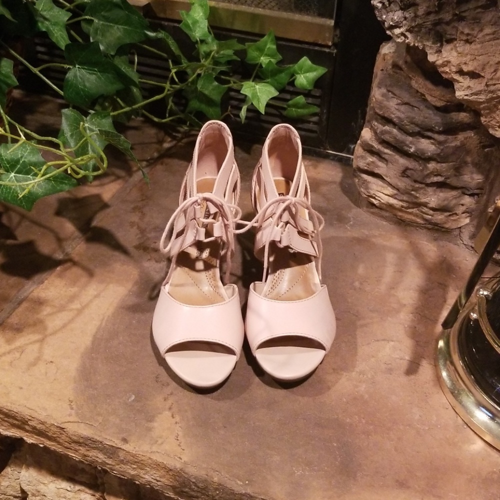 NWOB Pink Clark's Leather Heels
